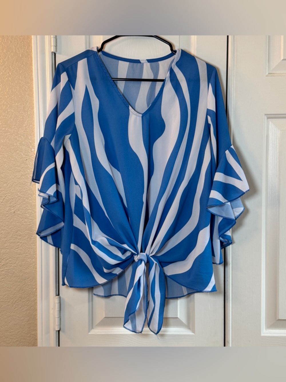 Blue & White Zebra Stripe Flowy Blouse With 3/4 Ruffle Sleeves Tie Front Sz M